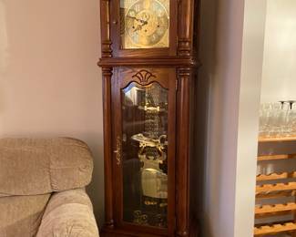 Beautiful Ridgeway grandfather clock in perfect working condition