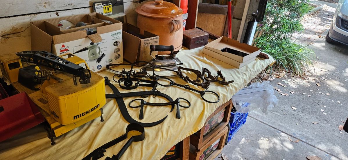 LARGE St Petersburg Estate Sale in Saint Petersburg, FL starts on 4/26/2024