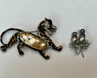Vintage fashion jewelry brooches
