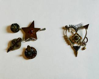 Thomas Mann modernist jewelry. Four button covers (L) and brooch/pin (R)
