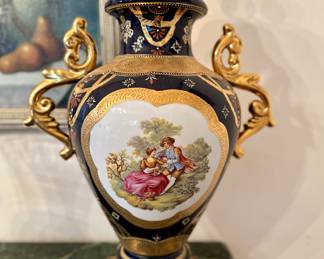 European Design Ceramic Vase with Lid