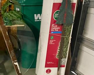 Christmas tree 7' boxed /holiday decorations 