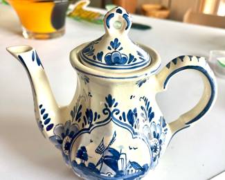 Delft teapot 