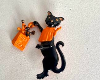 vintage Halloween cat pin 