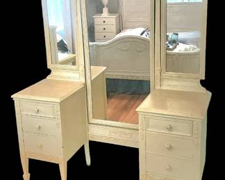 Ladies Mirrored Vanity