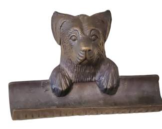 Several pieces of marble, porcelain and glass decor as well as wrought iron and other metal decor.