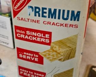 VINTAGE NABISCO SALTINE CRACKERS TIN