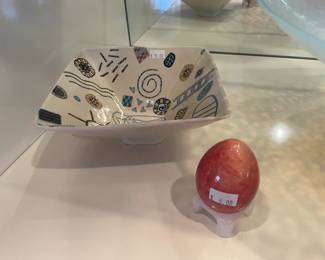 Decorative ceramic bowl, Alabaster egg on stand