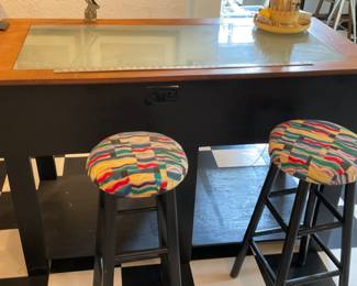 2 bar stools