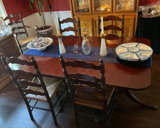 Dinning Room Table with 1 leaf seats 8 