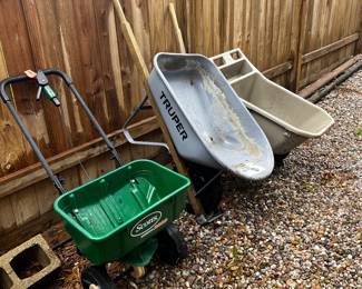 Lawn speader Metal & Fiberglass Wheel Barrel