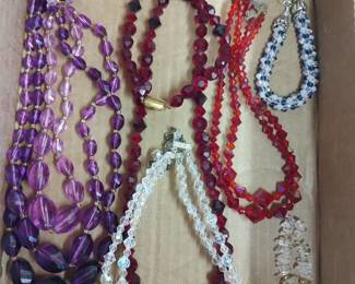 4 Necklaces & 2 Bracelets