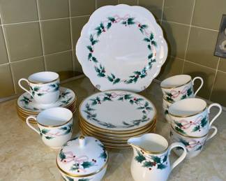 Mikasa Ribbon Holly China