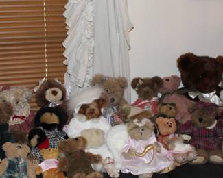 Teddy bears galore - owned by a collector, never played with by children. Brands include Boyd's, Ty, and Bearington.