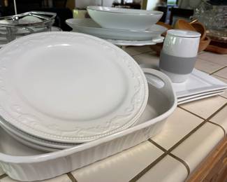 Doshware and bakeware in white 