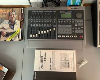 Roland VS-880 digital studio workstation
