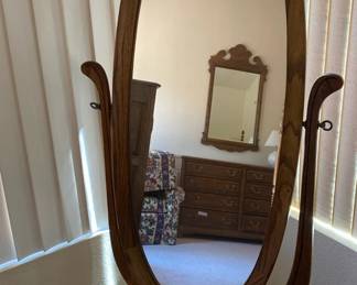 Beautiful Oval Mirror On Stand 