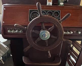 Chrysler Vintage Boat Console (bilge pump knob – search light knob – horn knob – wiper knob – blower knob – anchor lights knob – gauges – steering wheel – controls),