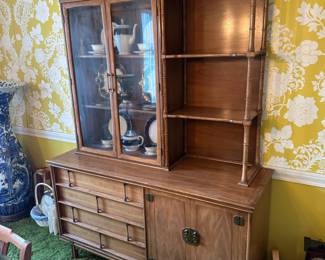 Vintage MCM/Hollywood Regency 2-Piece China Hutch Cabinet from the Tamerlane Collection by Thomasville.