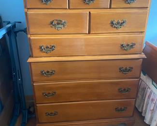 9 - drawer Chest of Drawers