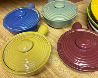 Vintage USA Onion Soup Chili Bean Pots Individual Covered Handle Bowls