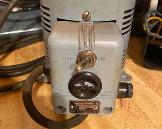 SUPERIOR ELECTRIC Powerstat Variable Autotransformer 0-140vac 7 1/2Amp


