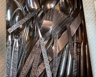 Vintage Wm A Rogers Deluxe Oneida Coliseum Stainless Flatware Floral