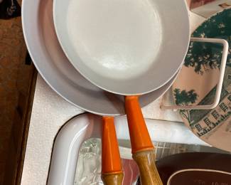 Vintage Le Creuset Cast Iron Skillet Pan Orange wood Handle (2)