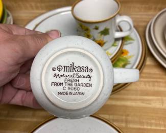 Mikasa 70's Natural Beauty Fresh from the Garden Stoneware