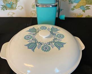 Vintage Prizer Ware Cast Iron Casserole Dish w/Blue Tulips