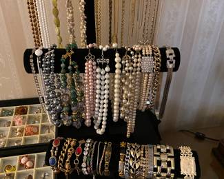 Jewlery - Necklaces & Bracelets