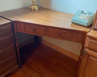 KLING Solid Hard Rock Maple Early American Colonial Style Corner Desk