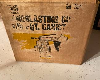 Sandblaster Gun with 1 Quart Canister