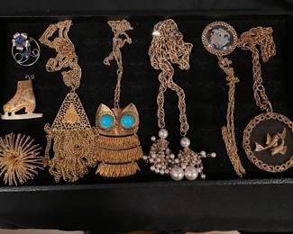 Jewlery - Necklaces & Pins