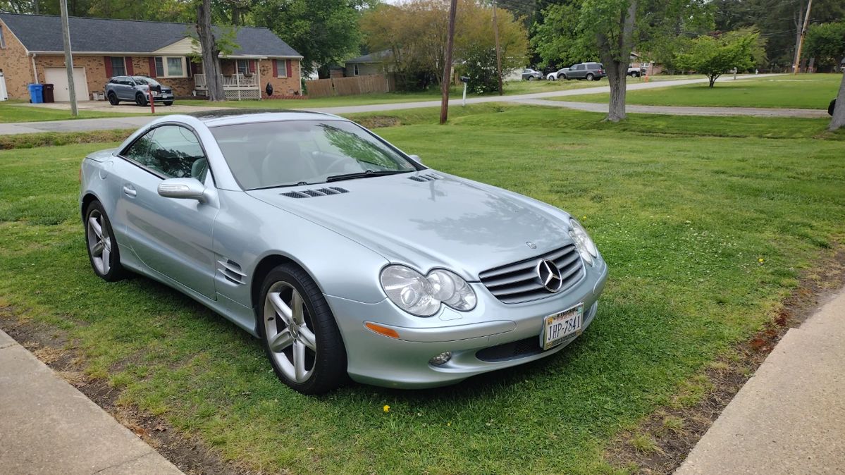 2004 Mercedes Benz SL500 Roadster only 84k miles garage kept. Runs great and is fun to drive!