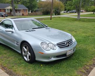 2004 Mercedes Benz SL500 Roadster only 84k miles garage kept. Runs great and is fun to drive!