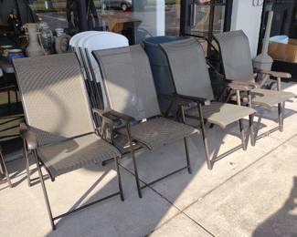 Collapsible patio chairs very nice like new