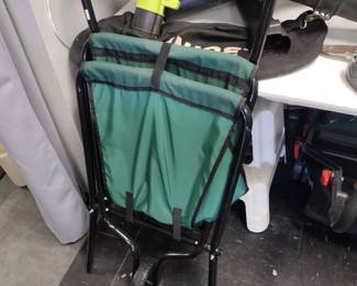 Collapsible wheelbarrow