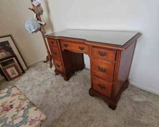 Knee Hole Desk with Glass Top