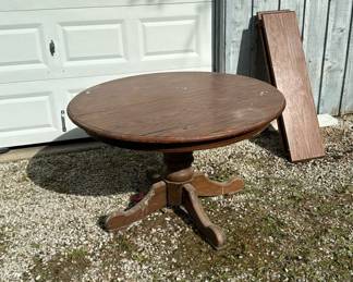 Pedestal Table With Two Leaves