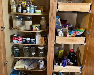 Lazy Susan can be sold separate I believe it’s $40