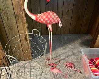 Flamingo 2 1/2 feet tall nicely made metal yard ornament $25 Flamingos $10
