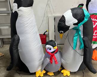 Penguin family Christmas yard inflatable approx. 4-5ft tall