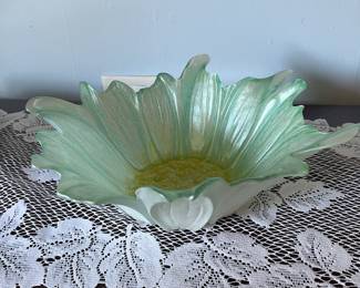 Decorative flower glass bowl