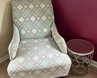 Accent chair & end table 