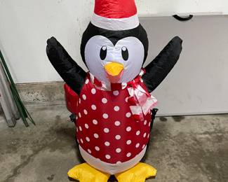 Penguin Christmas yard inflatable approx. 3ft tall