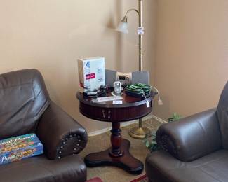 There are a pair of this round pedestal table