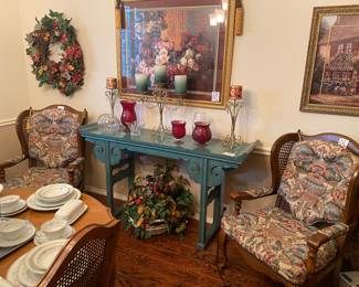 Wow this beautiful home offers some lovely treasures!! Love this pair of retro side chairs with classic upholstery and rattan sides. And the sofa table or accent table. It’s a beautiful shade of turquoise. Pretty candle holders, vases and cozy art work!! 