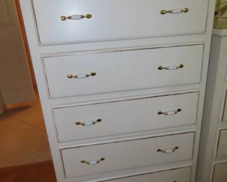5 drawer chest.