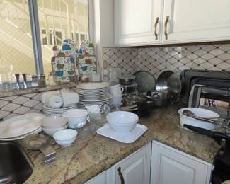 Everyday dishes, Corningware, Pyrex